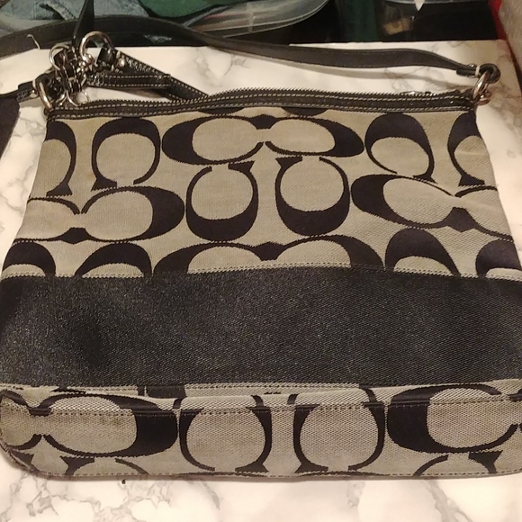 🔷Classic Coach Signature "C'" print purse - Picture 10 of 11
